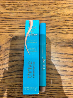 NIB THRIVE Causemetics BRILLIANT EYE BRIGHTENER Shade PILI Cool Gold Shimmer
